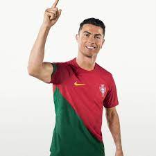 Cristiano Ronaldo tog ham ned, men satte sig fast og startede